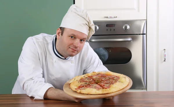 Koch und Pizza — Stockfoto