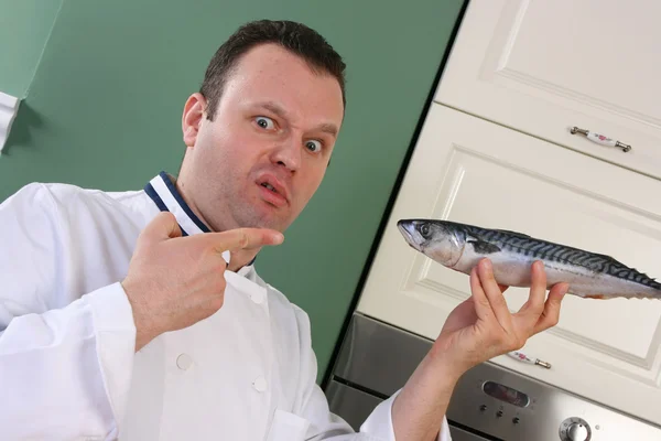 Chef-kok en vis — Stockfoto