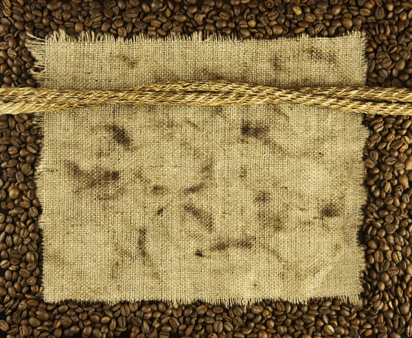 Granos de café y tejido — Foto de Stock