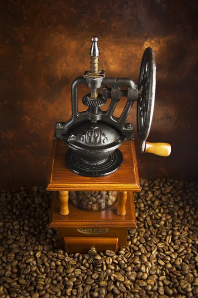 Механическая кофемолка — стоковое фото