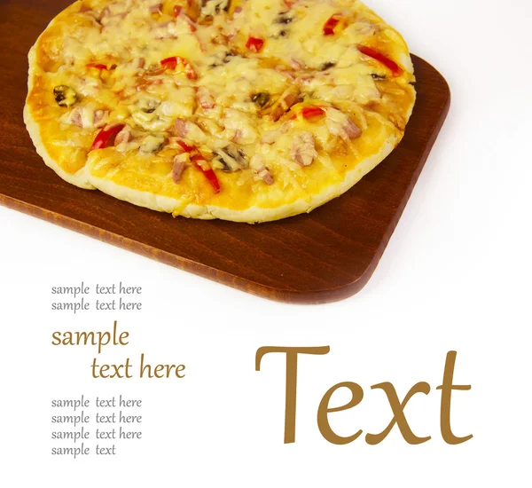 Ahşap oyun tahtası lezzetli pizza — Stok fotoğraf