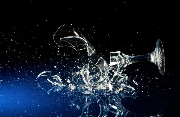 Wine glass shattering — Stock Photo, Image