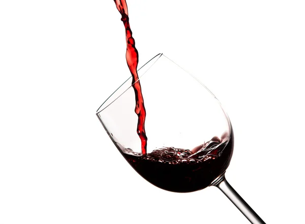 Donker, rode wijn in een kristalglas — Stockfoto