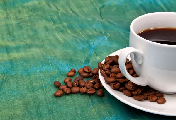 One cup of coffee with coffee beans around it — Stock Photo, Image