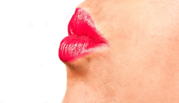 Kobieta z czerwonymi ustami całowanie — Zdjęcie stockowe