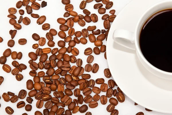 Witte beker met zwarte koffie — Stockfoto