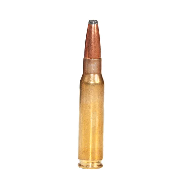 Una sola bala de rifle en la superficie blanca — Foto de Stock
