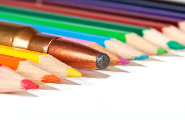 Opsommingsteken met kleurrijke potloden — Stockfoto