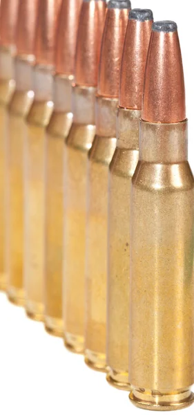Macro de balas de rifle en una fila — Foto de Stock