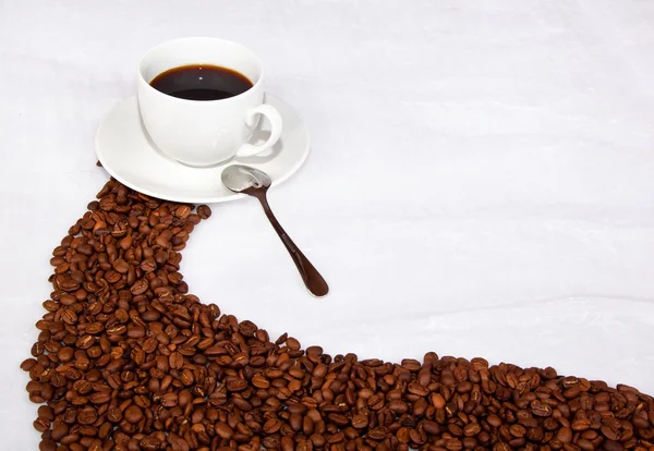 咖啡豆的棕色路径 — 图库照片