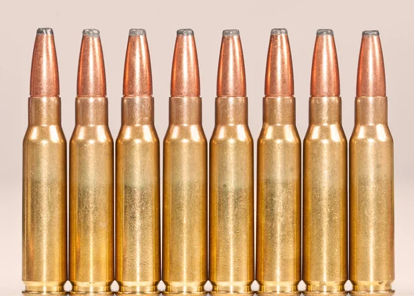 Fila recta de balas de rifle — Foto de Stock