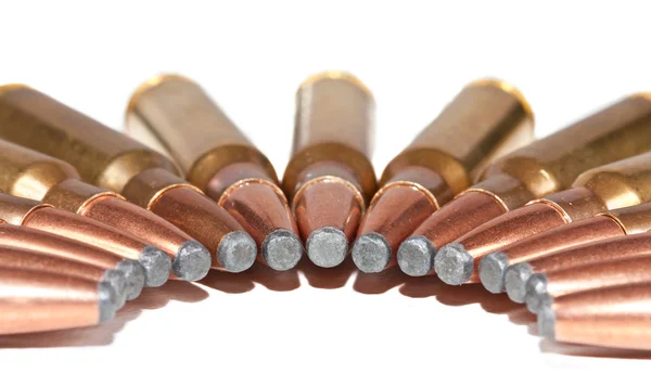 Balas de rifle embaladas en media luna — Foto de Stock