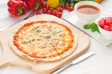 İtalyan özgün ince hamur pizza