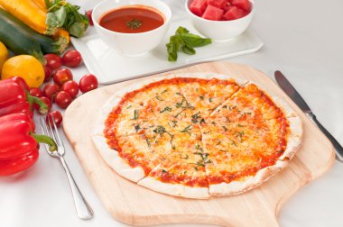 İtalyan özgün ince hamur pizza