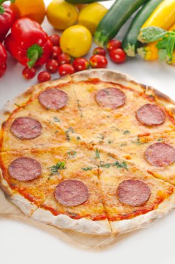 İtalyan özgün ince kabuk biberli pizza