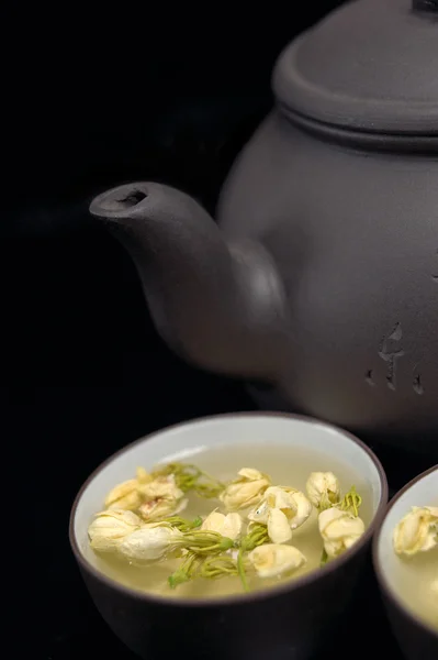 Chińska herbata jaśminowa garnek i puchary — Zdjęcie stockowe
