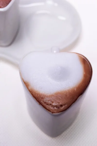 Tazas de café expreso en forma de corazón capuchino —  Fotos de Stock