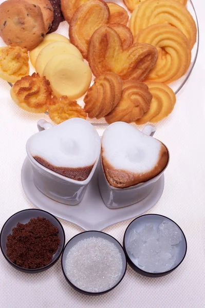 Кофе-капучино в форме сердца — стоковое фото