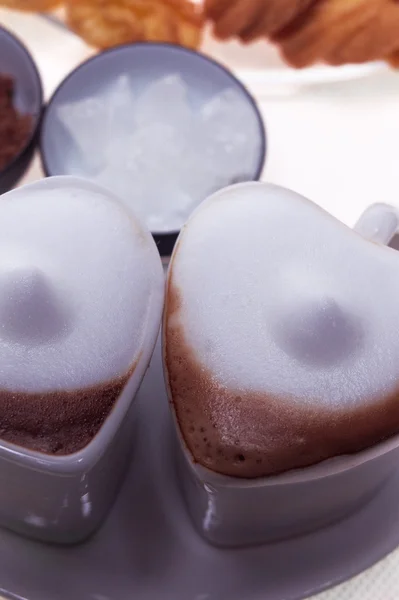 ハート形のエスプレッソ コーヒー カプチーノ カップ — ストック写真