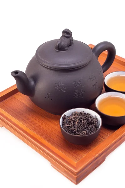 Panela de barro de chá verde chinês e xícaras — Fotografia de Stock