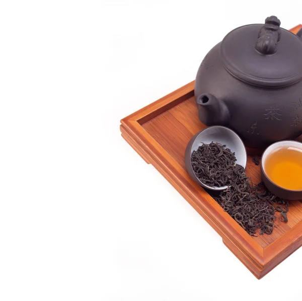 Китайский зеленый чай глиняный горшок и чашки — стоковое фото