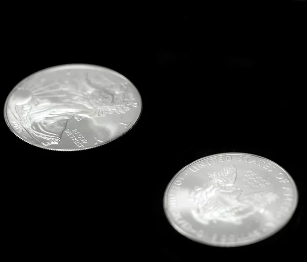 Americké stříbrné mince dolaru — Stock fotografie
