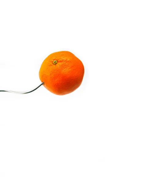Oranje Mandarijn tangerine op vork over Wit — Stockfoto