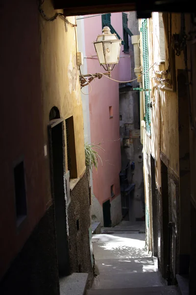 Riomaggiore - een van de steden van Cinque Terre in Italië — Stockfoto