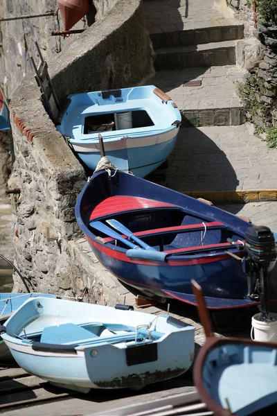 Rybářské lodě v Cinque Terre Itálie — Stock fotografie