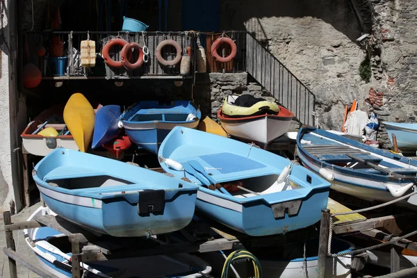 Die fischerboote in cinque terre italien — Stockfoto