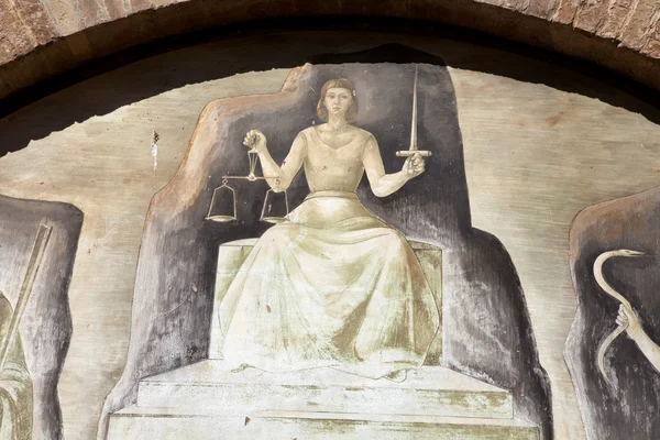 Themis - goddelijke gerechtigheid in san gimignano, — Stockfoto