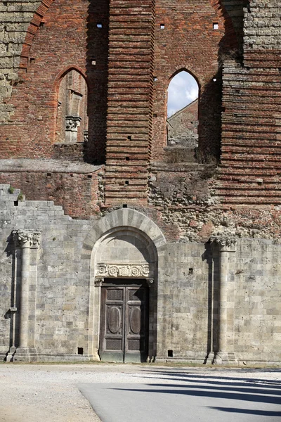 De gevel van de abdij van san galgano, Toscane, — Stockfoto
