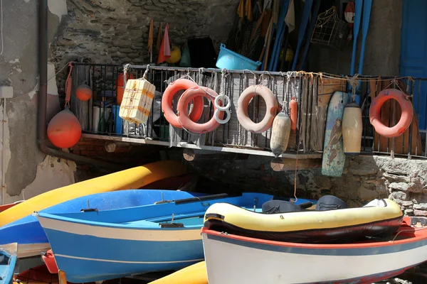 De vissersboten in Cinque Terre Italië — Stockfoto