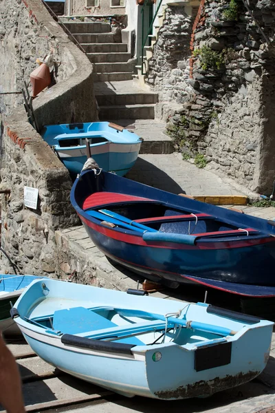 Los barcos de pesca en Cinque Terre Italia —  Fotos de Stock