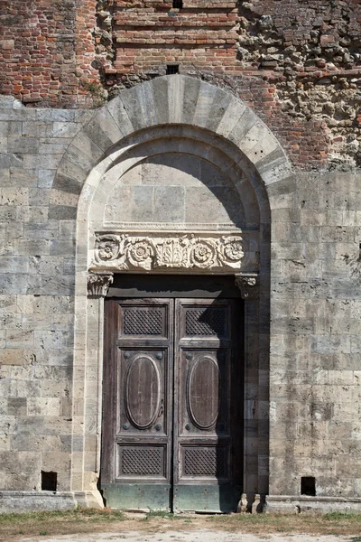 Fasaden av klostret i san galgano, Toscana, — Stockfoto