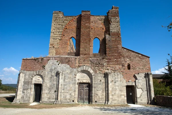 ด้านหน้าของ Abbey of San Galgano, Tuscany , — ภาพถ่ายสต็อก