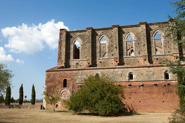 Стороні стіни абатство Сан-Galgano. Тоскана — стокове фото