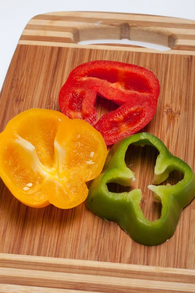 Κοντινό πλάνο κόκκινες, κίτρινες και πράσινες πιπεριές — Φωτογραφία Αρχείου