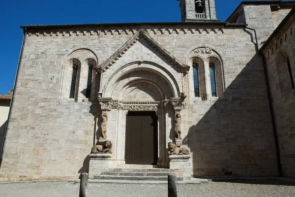 교회 라 collegiata 디 산 퀴리 코 d'orcia, 투 스 카 니 — 스톡 사진