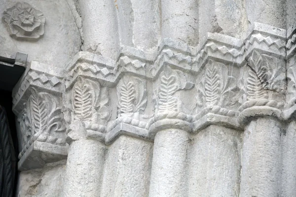 Portál katedrály v venzone — Stock fotografie