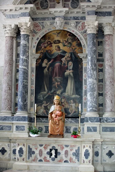Het interieur van de kathedraal in venzone — Stockfoto