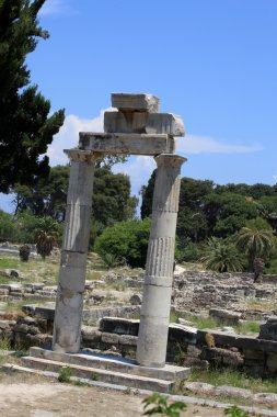 Dodecanese 'deki Kos Adası' ndaki antik agora kalıntıları.