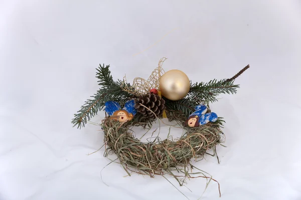 Экологичные рождественские украшения, ручная работа из сена — стоковое фото