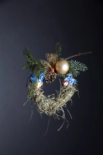 Umweltfreundliche Weihnachtsdekoration, handgefertigt aus Heu — Stockfoto