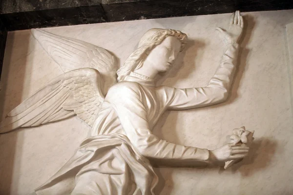 Anioł wykonuje gest anons — Zdjęcie stockowe