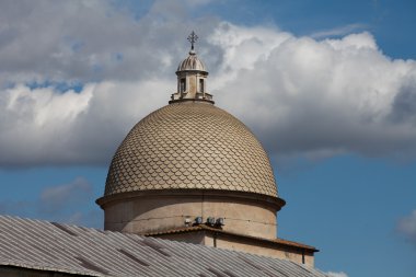 Pisa - camposanto kubbe mavi gökyüzü ile ilgili