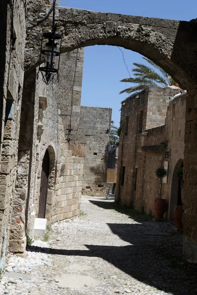 Eski Rhodos şehir. Şövalyeler (şimdi Embassy sokak sokak) — Stok fotoğraf