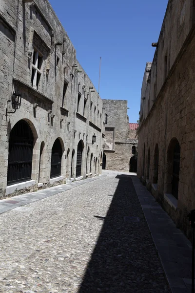 旧的 Rhodos 镇。骑士 (现在使馆街的街道) — 图库照片