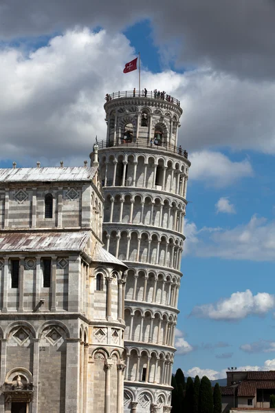 Pisa - Leaning Tower and Duomo in the Piazza dei Miracoli — Stock Photo, Image