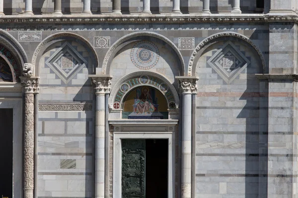 Пиза - Крещение Святого Иоанна на площади Пьяцца деи Мираколи — стоковое фото